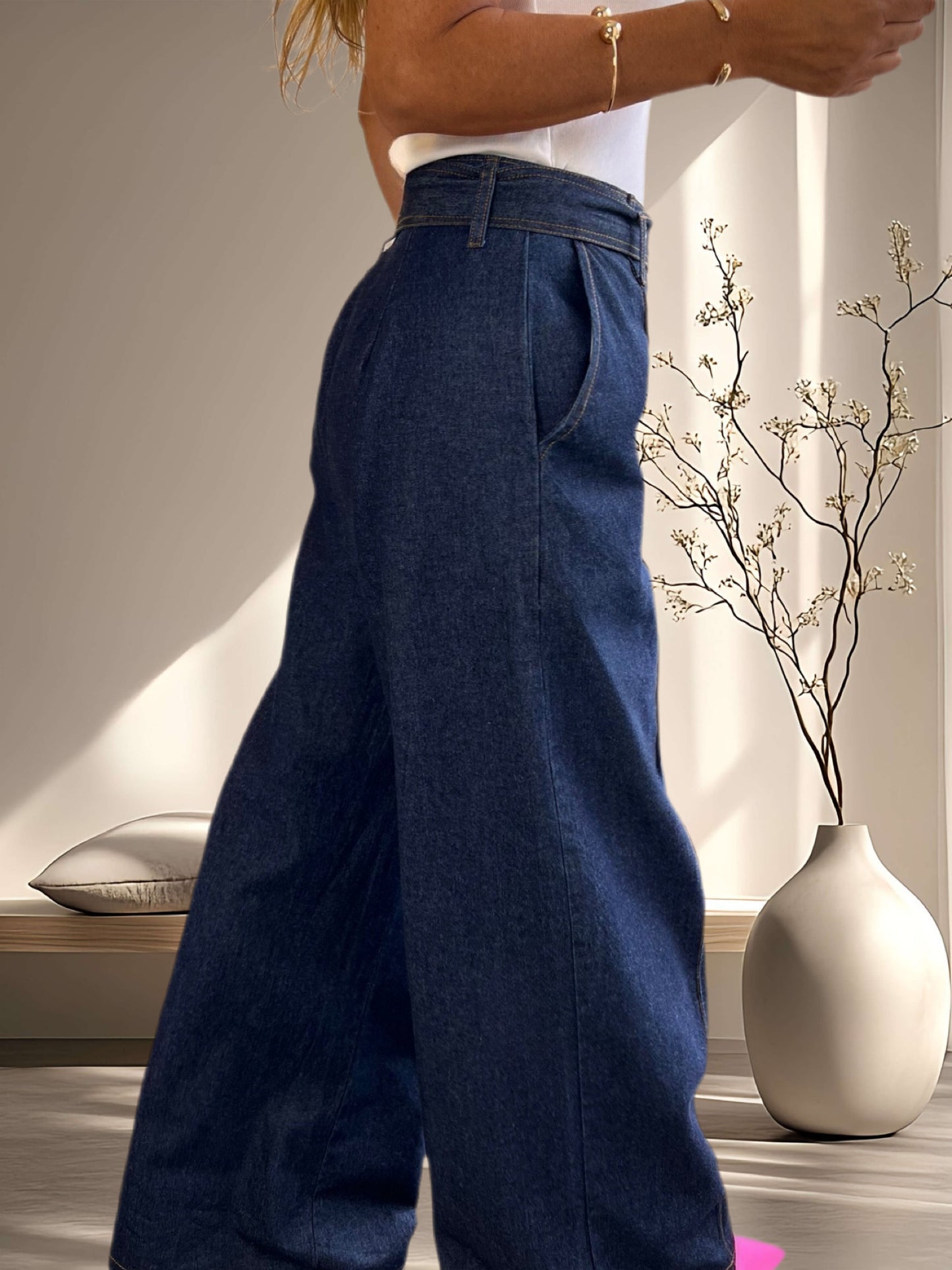 Jeans palazzo con cinturón