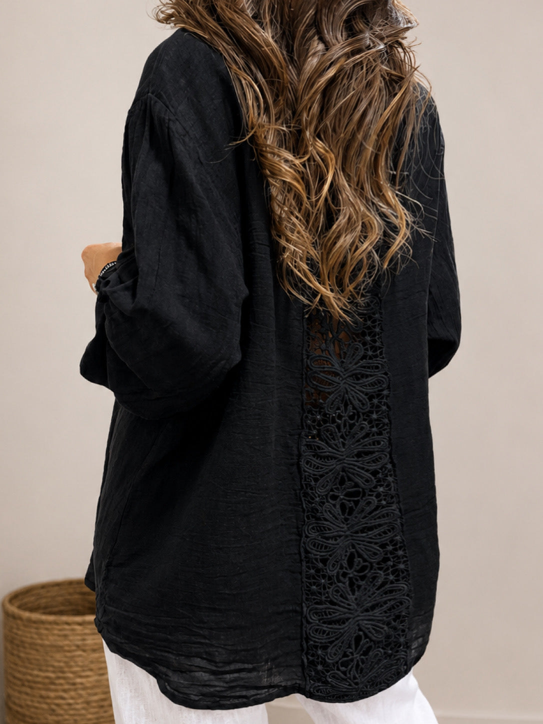 Blusa de lino negro con borde de brillo y calado en espalda (Italiana 🇮🇹) / Avance de Temporada