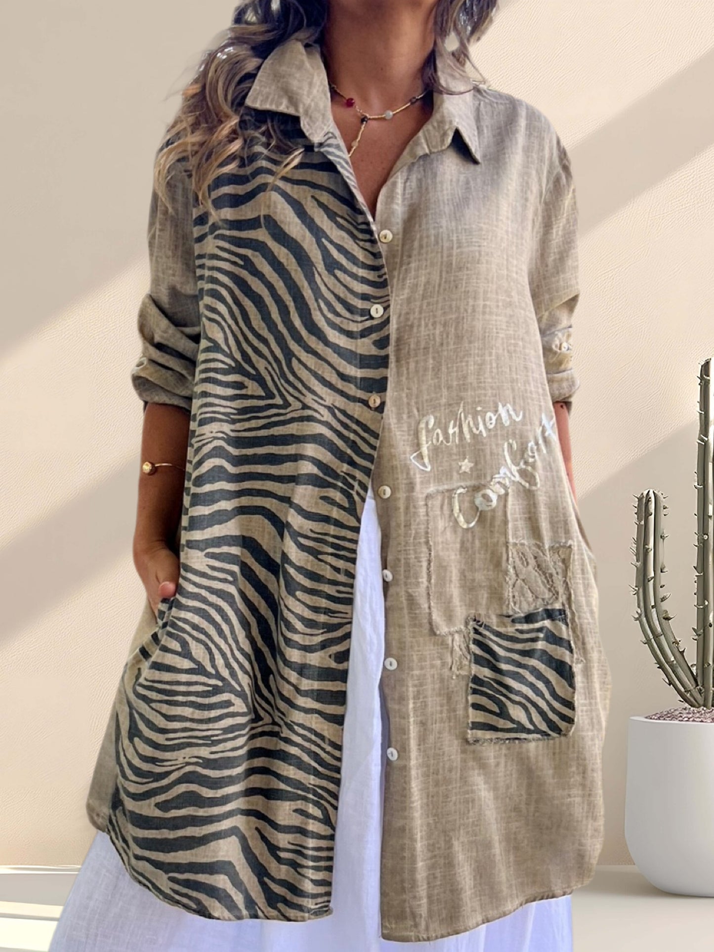 Blusa animal print con aplicaciones color beige