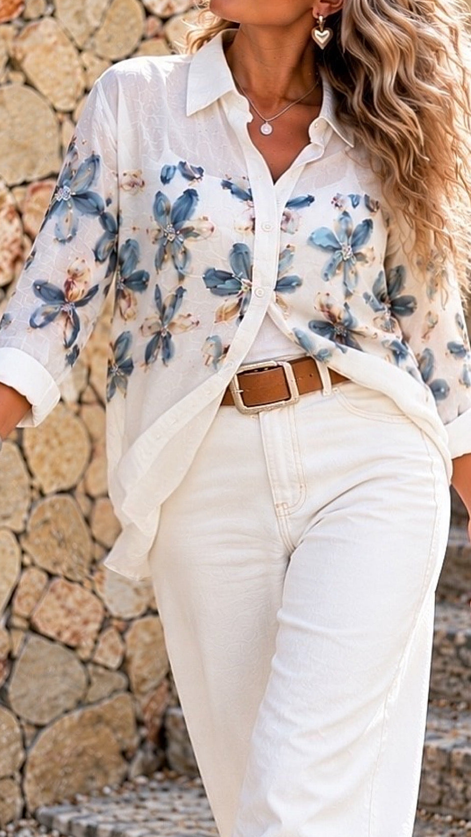 Camisa blanca aplicaciones flores / Avance de Temporada