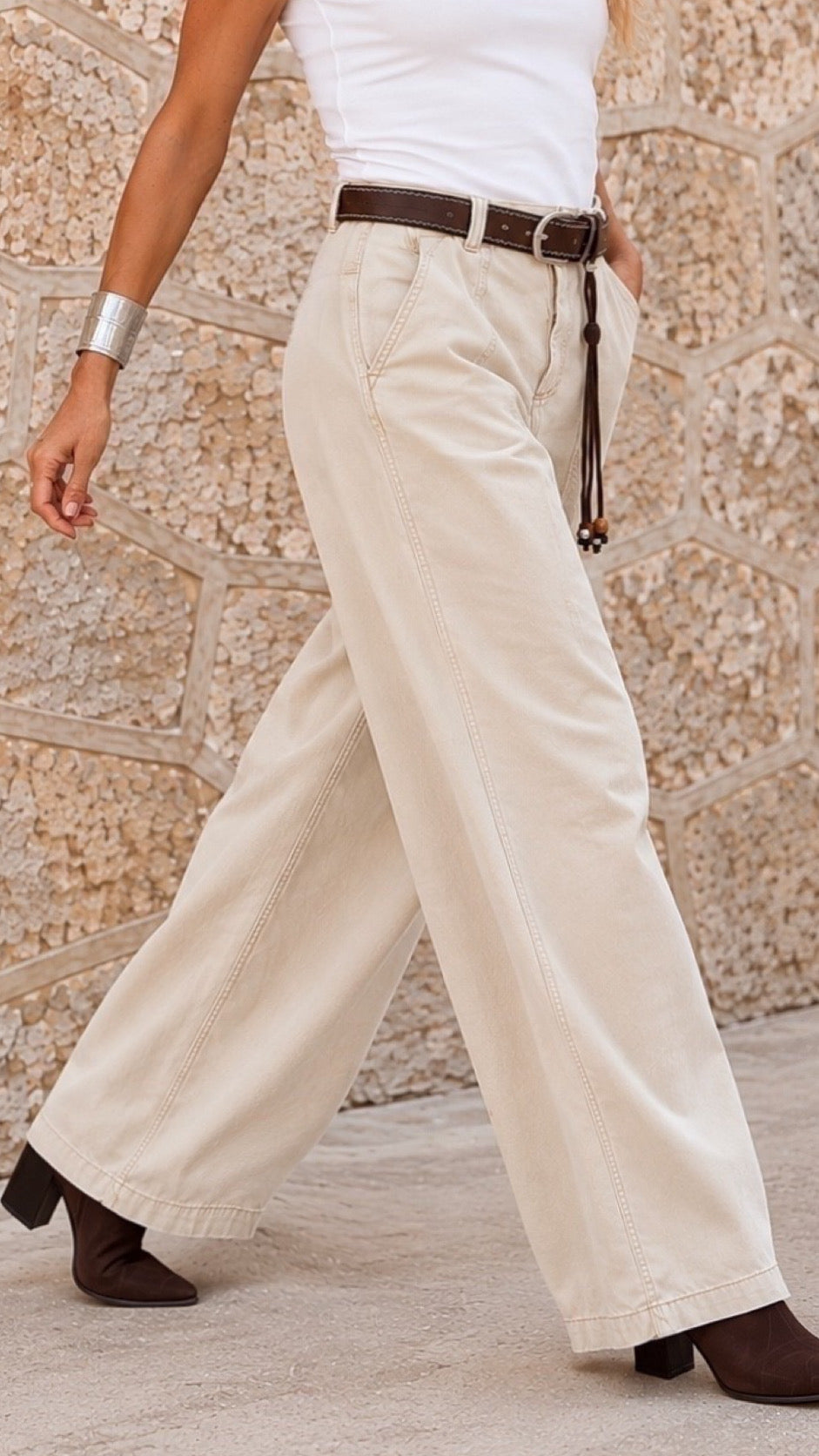 Pantalón de gabardina beige / Avance de Temporada