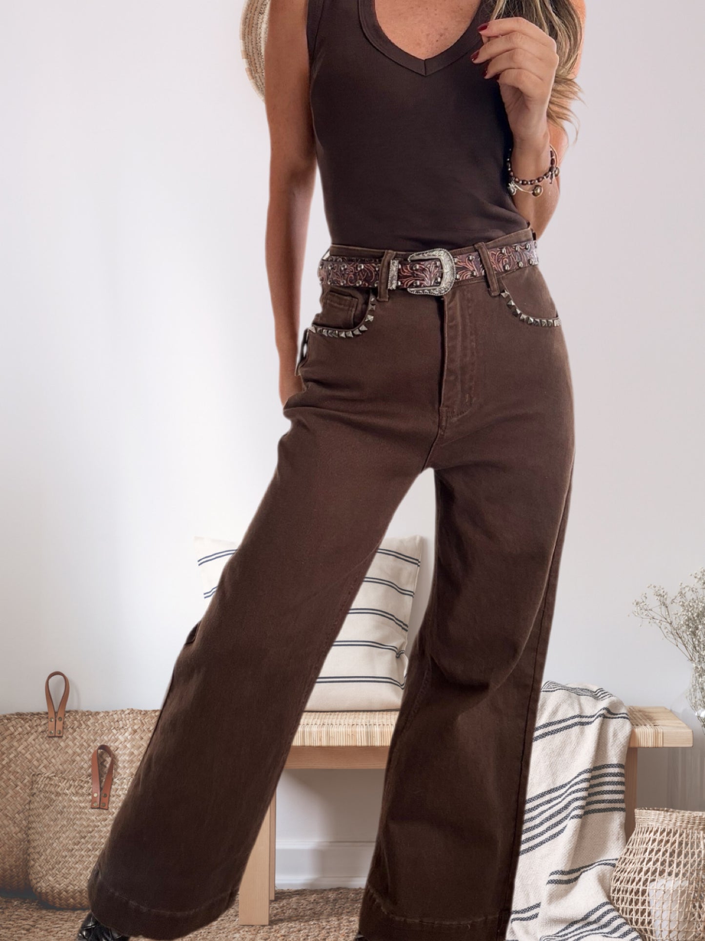 Jeans tachas cafe (Italiano 🇮🇹)