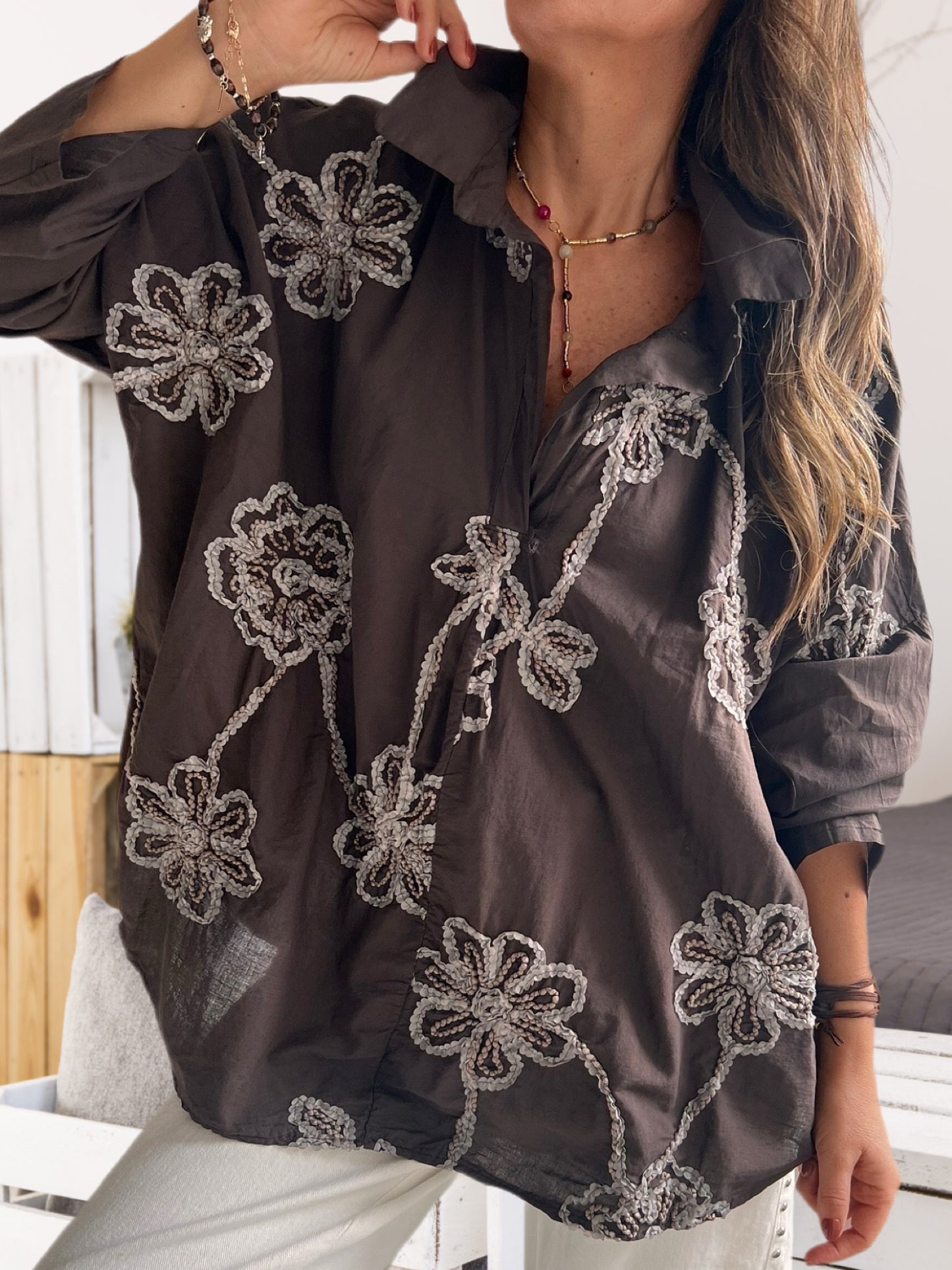 Blusa bordada flor café (Italiana 🇮🇹)