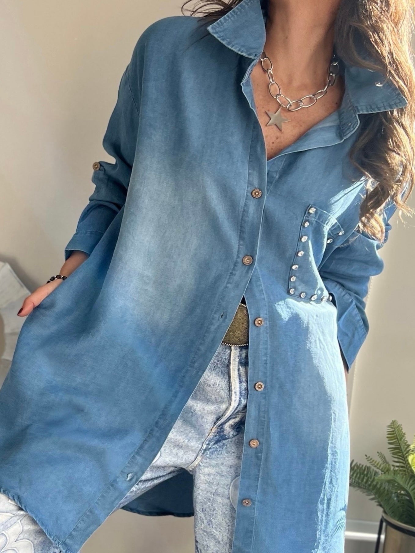 Camisa jeans fluida aplicación bolsillo / Avance de Temporada