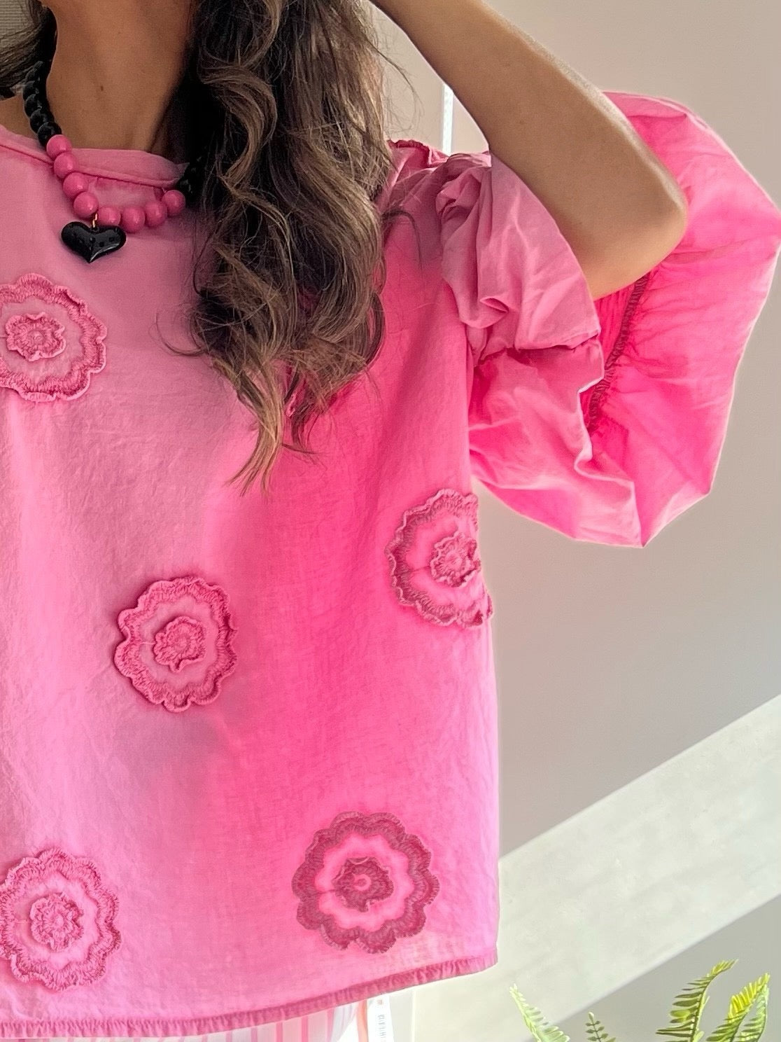 Polera relieve flor fucsia suave (Italiana 🇮🇹) / Avance de Temporada