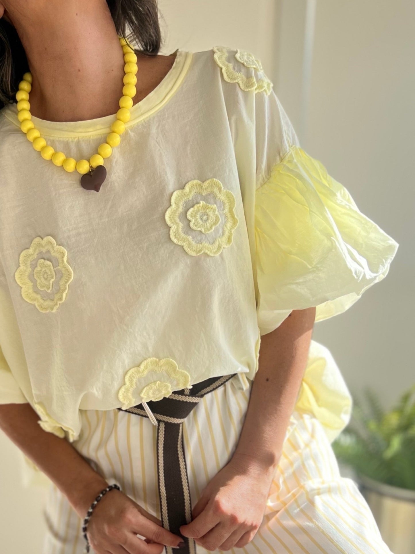 Polera relieve flor amarilla suave (Italiana 🇮🇹) / Avance de Temporada