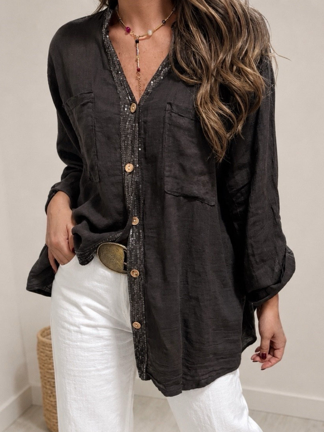 Blusa de lino café con borde de brillo y calado en espalda (Italiana 🇮🇹) / Avance de Temporada