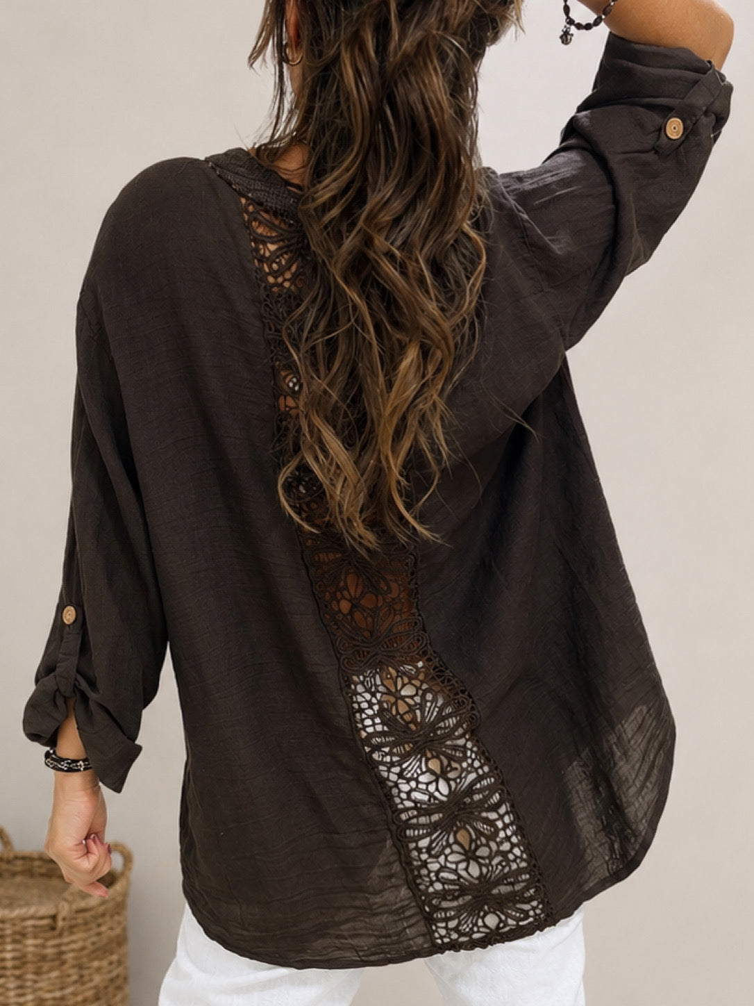 Blusa de lino café con borde de brillo y calado en espalda (Italiana 🇮🇹) / Avance de Temporada