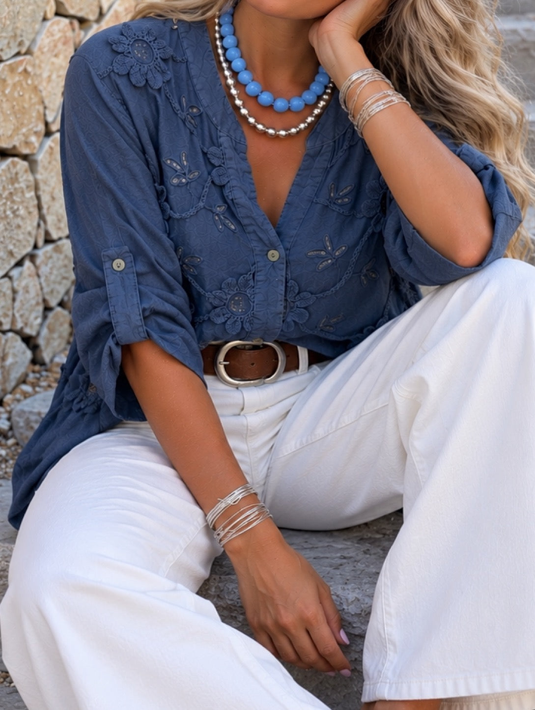 Blusón aplicación croché y suaves brillos color azul jeans / Avance de Temporada