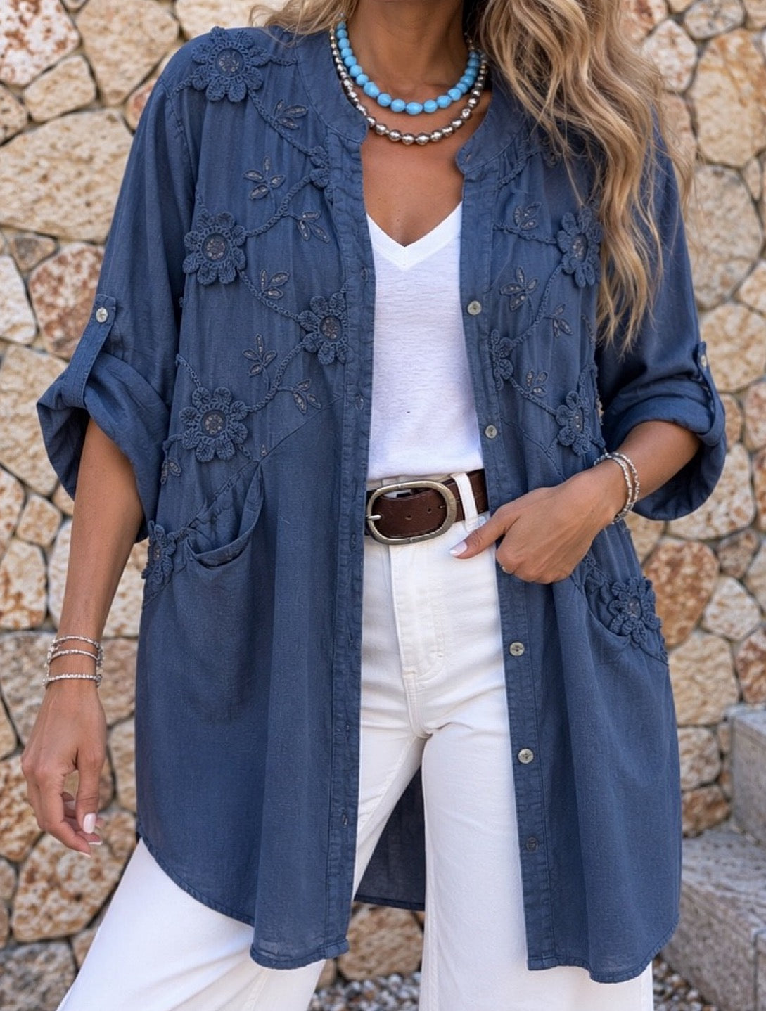 Blusón aplicación croché y suaves brillos color azul jeans / Avance de Temporada