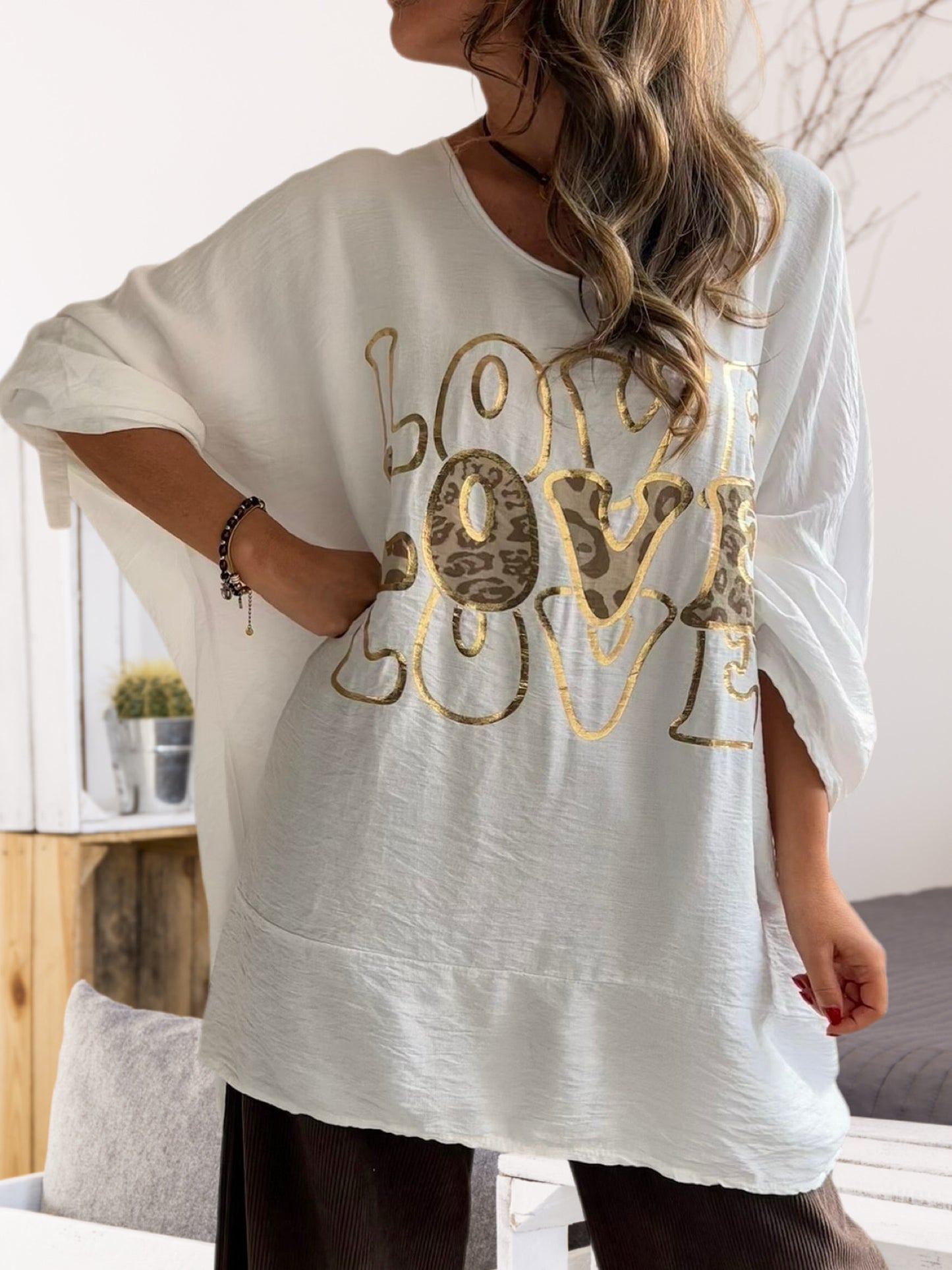 Polerón Love blanco (Italiano 🇮🇹) / Avance de temporada