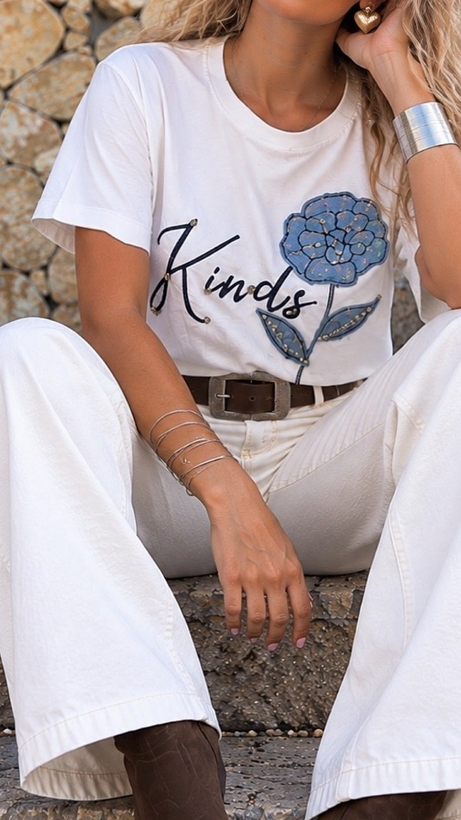 Polera diseño flor brillos / Avance de Temporada