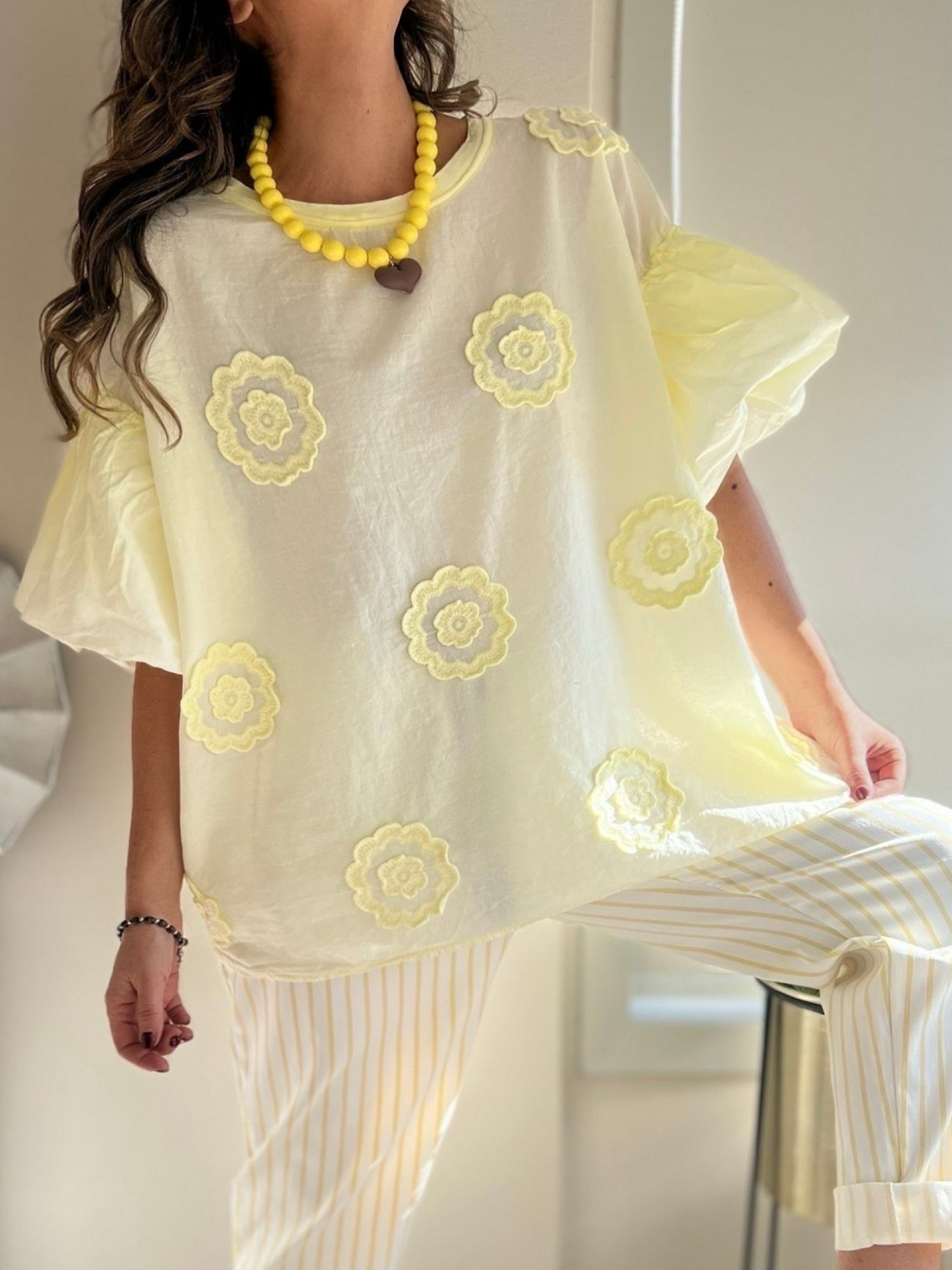 Polera relieve flor amarilla suave (Italiana 🇮🇹) / Avance de Temporada