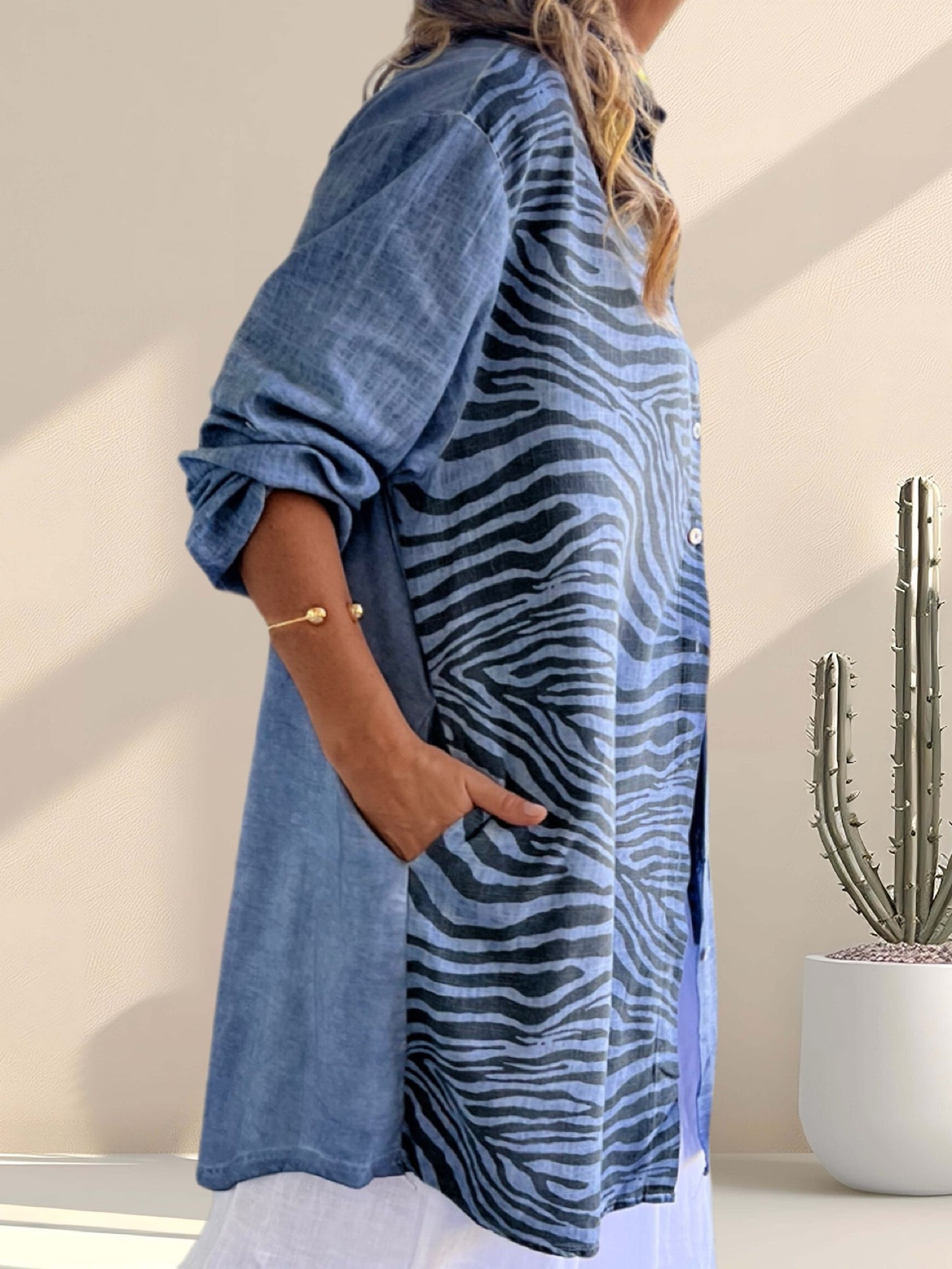 Blusa animal print con aplicaciones color azul jeans