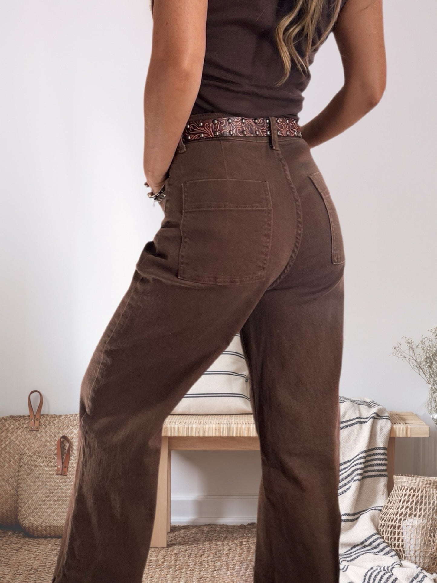Jeans tachas cafe (Italiano 🇮🇹)