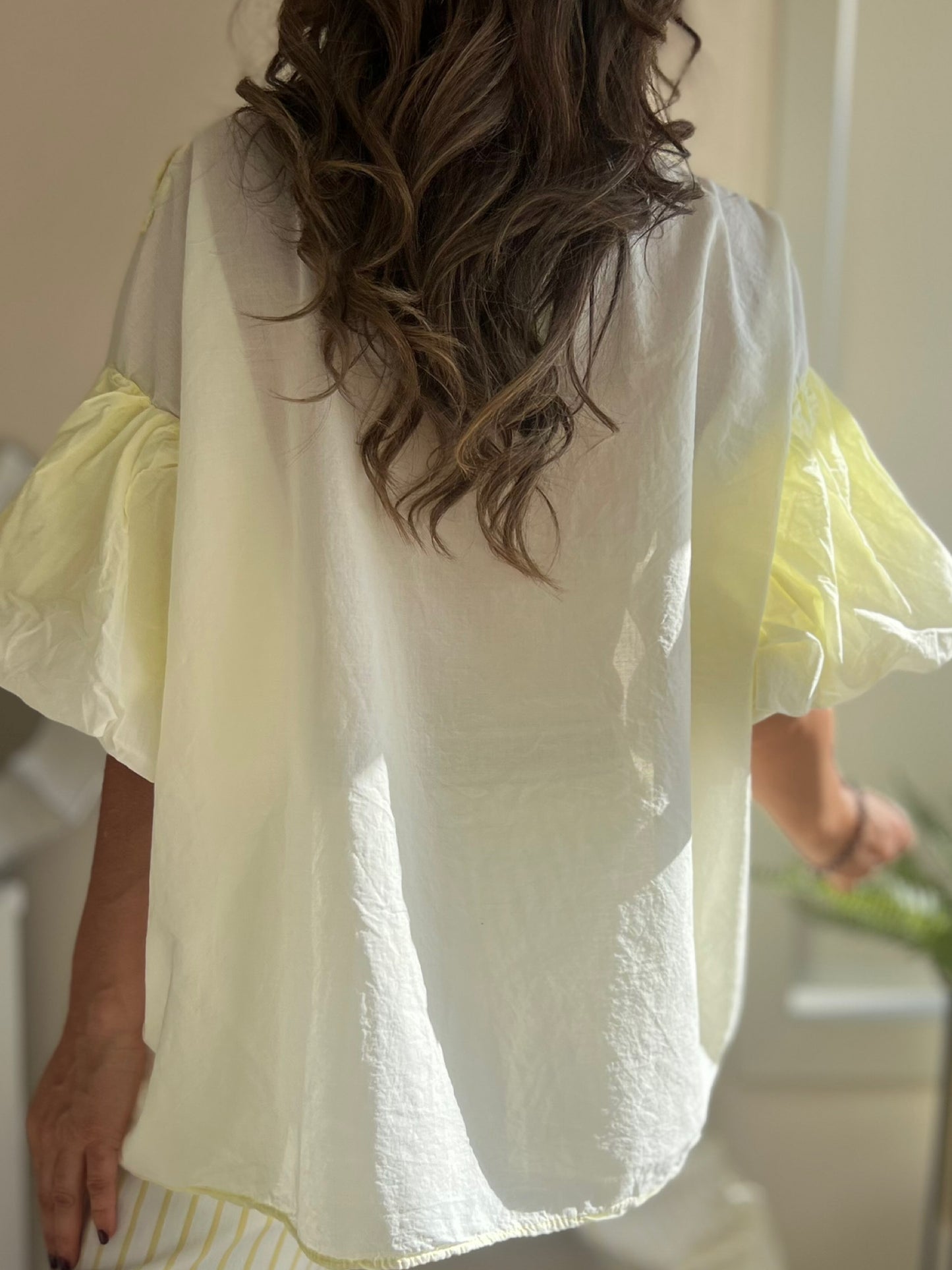 Polera relieve flor amarilla suave (Italiana 🇮🇹) / Avance de Temporada
