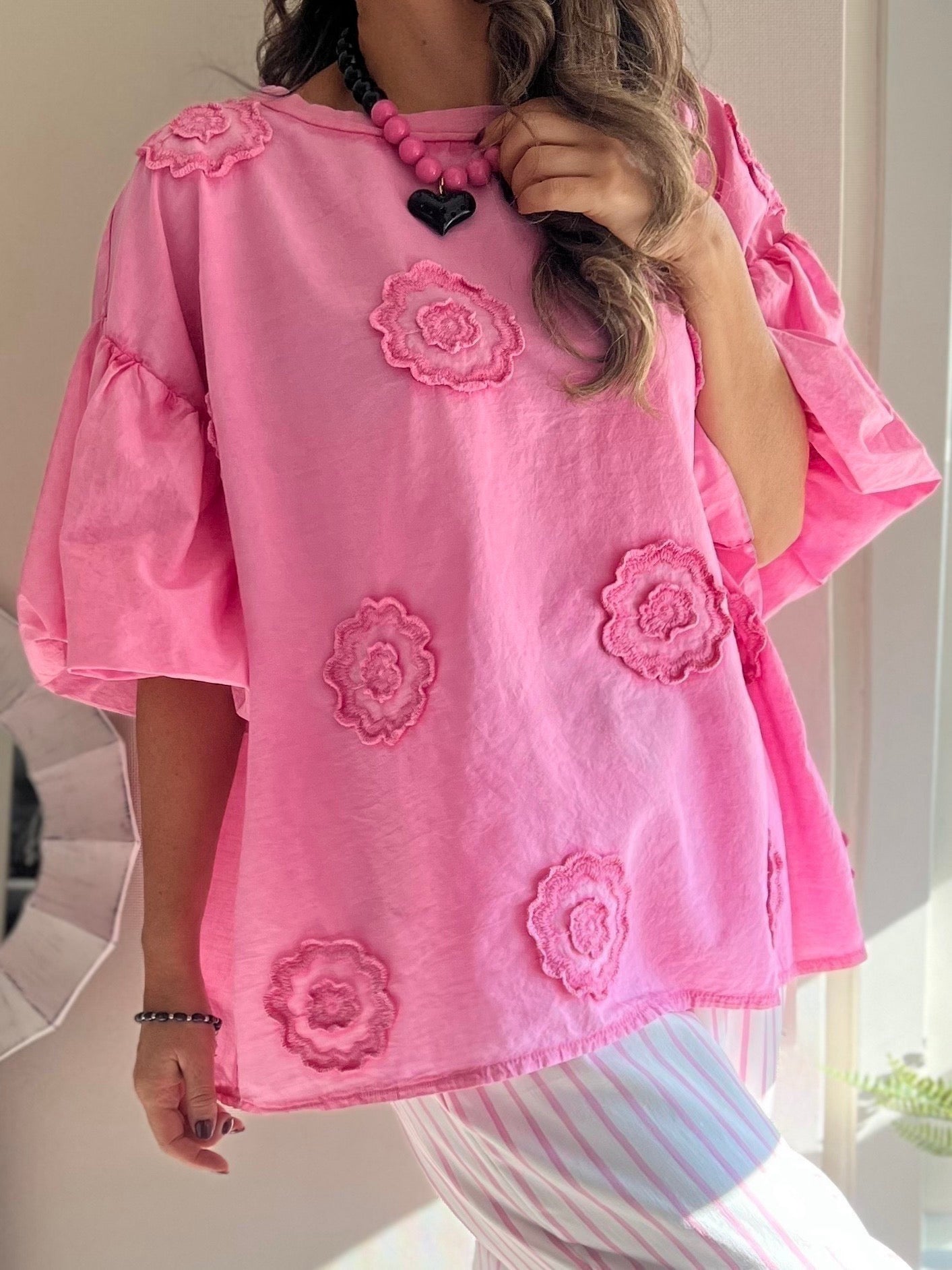 Polera relieve flor fucsia suave (Italiana 🇮🇹) / Avance de Temporada