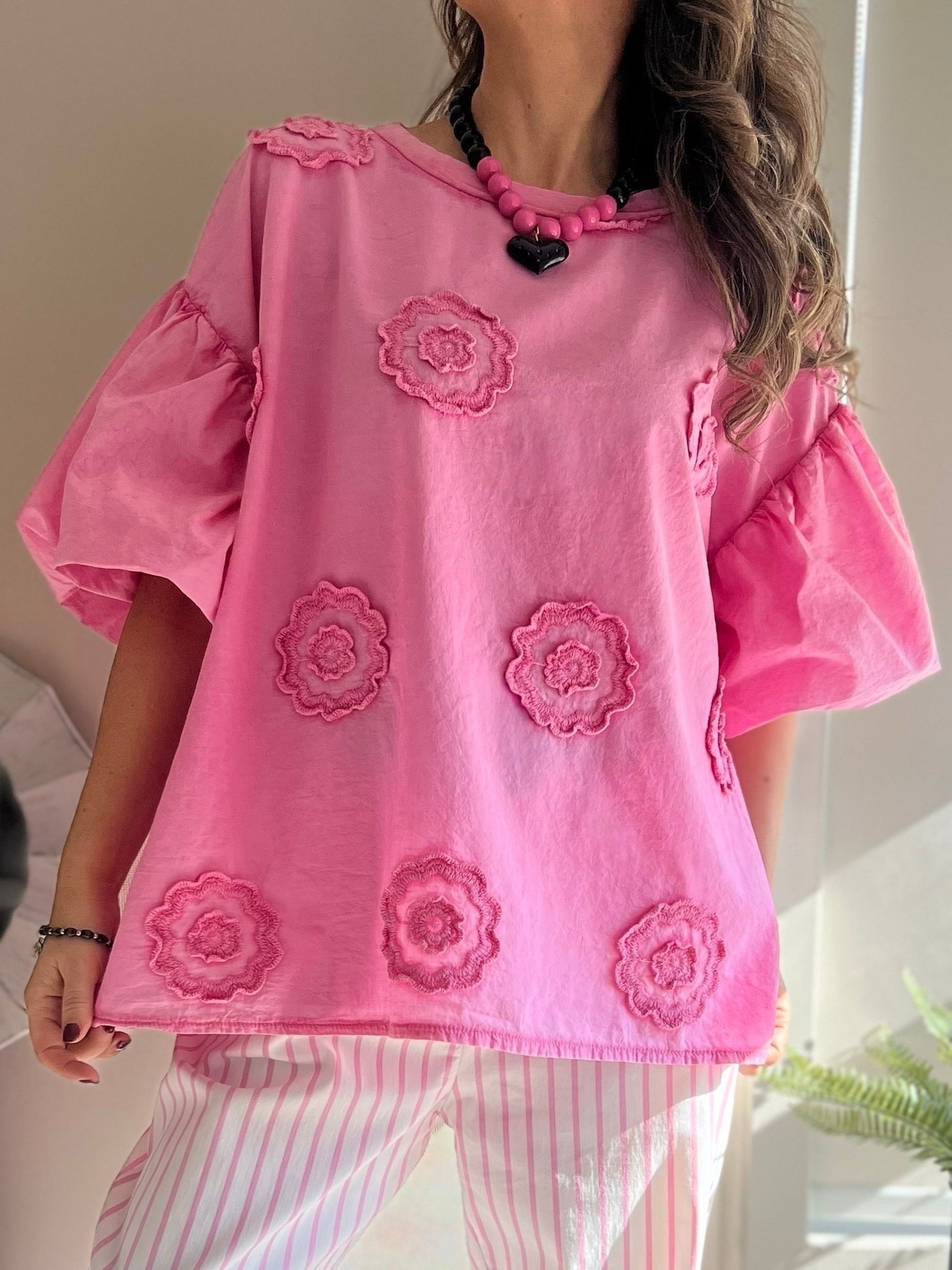 Polera relieve flor fucsia suave (Italiana 🇮🇹) / Avance de Temporada